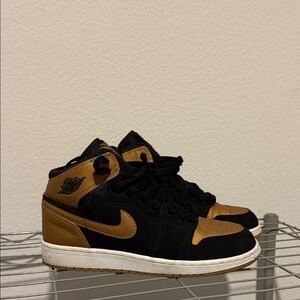 Nike mids Black and Gold